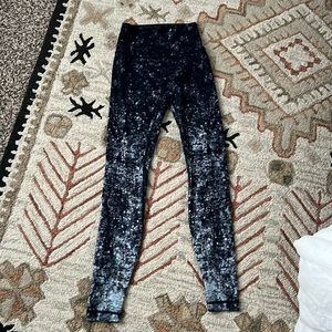 lululemon leggings. size 4. great condition